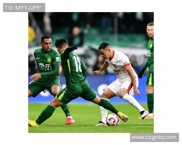 中超激战重庆队迎战山东队双方全力争夺宝贵积分展现精彩对决 中超激战重庆队迎战山东队双方全力争夺宝贵积分展现精彩对决